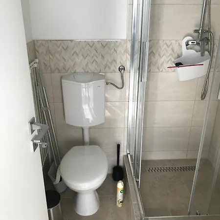 Beautiful Newly Refurbished Studio,fully Equipped Walking Distance To The Park Where Will Find The World Famous Szechenyi Thermal Bath Spa, Museums , And The Capital Circus , Ac, Smart Tv, High Speed Internet