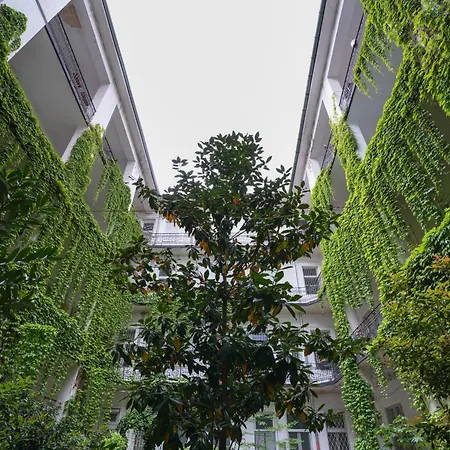 Διαμέρισμα Beautiful Newly Refurbished Studio,fully Equipped Walking Distance To The Park Where Will Find The World Famous Szechenyi Thermal Bath Spa, Museums , And The Capital Circus , Ac, Smart Tv, High Speed Internet *
