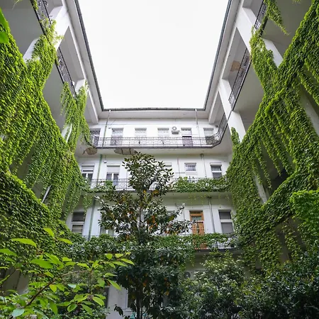 Διαμέρισμα Beautiful Newly Refurbished Studio,fully Equipped Walking Distance To The Park Where Will Find The World Famous Szechenyi Thermal Bath Spa, Museums , And The Capital Circus , Ac, Smart Tv, High Speed Internet