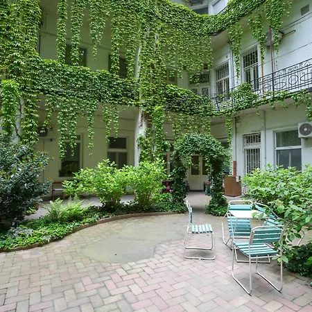 Διαμέρισμα Beautiful Newly Refurbished Studio,fully Equipped Walking Distance To The Park Where Will Find The World Famous Szechenyi Thermal Bath Spa, Museums , And The Capital Circus , Ac, Smart Tv, High Speed Internet *