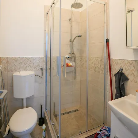 Beautiful Newly Refurbished Studio,fully Equipped Walking Distance To The Park Where Will Find The World Famous Szechenyi Thermal Bath Spa, Museums , And The Capital Circus , Ac, Smart Tv, High Speed Internet *