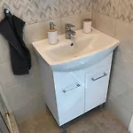 Beautiful Newly Refurbished Studio,fully Equipped Walking Distance To The Park Where Will Find The World Famous Szechenyi Thermal Bath Spa, Museums , And The Capital Circus , Ac, Smart Tv, High Speed Internet Apartamento