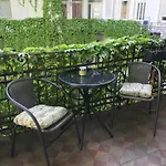 Beautiful Newly Refurbished Studio,fully Equipped Walking Distance To The Park Where Will Find The World Famous Szechenyi Thermal Bath Spa, Museums , And The Capital Circus , Ac, Smart Tv, High Speed Internet