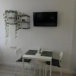 Apartamento Beautiful Newly Refurbished Studio,fully Equipped Walking Distance To The Park Where Will Find The World Famous Szechenyi Thermal Bath Spa, Museums , And The Capital Circus , Ac, Smart Tv, High Speed Internet *