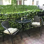 Beautiful Newly Refurbished Studio,fully Equipped Walking Distance To The Park Where Will Find The World Famous Szechenyi Thermal Bath Spa, Museums , And The Capital Circus , Ac, Smart Tv, High Speed Internet Apartamento Budapest