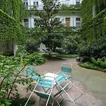 Beautiful Newly Refurbished Studio,fully Equipped Walking Distance To The Park Where Will Find The World Famous Szechenyi Thermal Bath Spa, Museums , And The Capital Circus , Ac, Smart Tv, High Speed Internet Apartamento Budapest