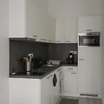 Beautiful Newly Refurbished Studio,fully Equipped Walking Distance To The Park Where Will Find The World Famous Szechenyi Thermal Bath Spa, Museums , And The Capital Circus , Ac, Smart Tv, High Speed Internet Budapest