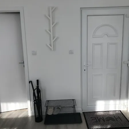 Beautiful Newly Refurbished Studio,fully Equipped Walking Distance To The Puskás Aréna, Park Where Will Find The World Famous Szechenyi Thermal Bath Spa, Museums ,&the Capital Circus , Ac, Smart Tv, High Speed Internet *