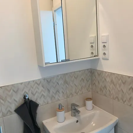 Beautiful Newly Refurbished Studio,fully Equipped Walking Distance To The Park Where Will Find The World Famous Szechenyi Thermal Bath Spa, Museums , And The Capital Circus , Ac, Smart Tv, High Speed Internet Budapeszt