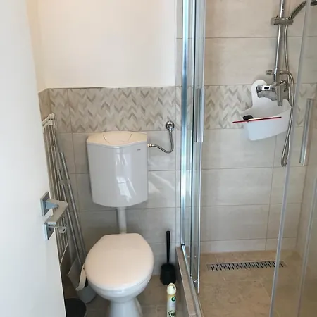 Beautiful Newly Refurbished Studio,fully Equipped Walking Distance To The Park Where Will Find The World Famous Szechenyi Thermal Bath Spa, Museums , And The Capital Circus , Ac, Smart Tv, High Speed Internet * Budapeszt