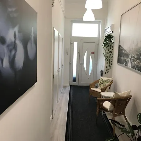 Beautiful Newly Refurbished Studio,fully Equipped Walking Distance To The Park Where Will Find The World Famous Szechenyi Thermal Bath Spa, Museums , And The Capital Circus , Ac, Smart Tv, High Speed Internet Apartament Budapeszt