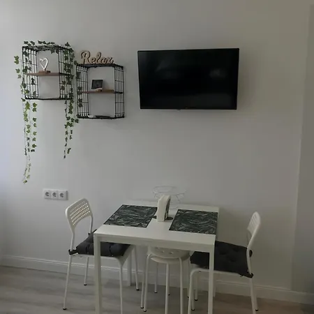 Apartament Beautiful Newly Refurbished Studio,fully Equipped Walking Distance To The Park Where Will Find The World Famous Szechenyi Thermal Bath Spa, Museums , And The Capital Circus , Ac, Smart Tv, High Speed Internet *