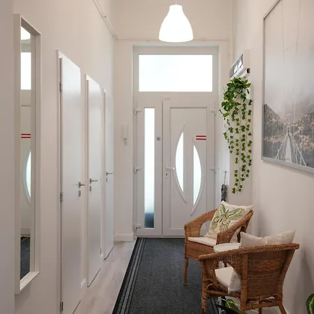 Beautiful Newly Refurbished Studio,fully Equipped Walking Distance To The Park Where Will Find The World Famous Szechenyi Thermal Bath Spa, Museums , And The Capital Circus , Ac, Smart Tv, High Speed Internet Lägenhet