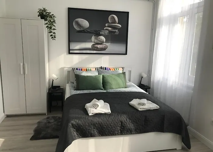 Beautiful Newly Refurbished Studio,fully Equipped Walking Distance To The Park Where Will Find The World Famous Szechenyi Thermal Bath Spa, Museums , And The Capital Circus , Ac, Smart Tv, High Speed Internet *