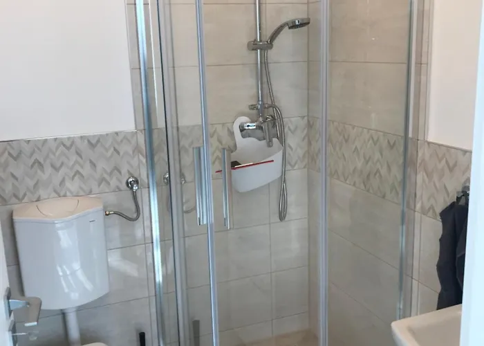Beautiful Newly Refurbished Studio,fully Equipped Walking Distance To The Park Where Will Find The World Famous Szechenyi Thermal Bath Spa, Museums , And The Capital Circus , Ac, Smart Tv, High Speed Internet