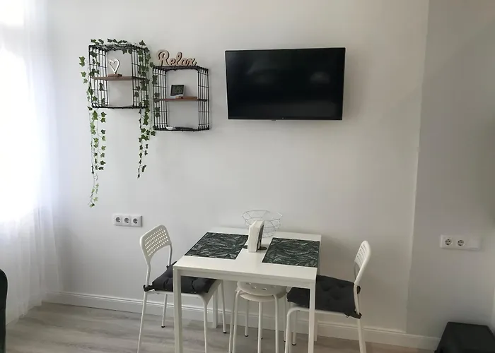 Beautiful Newly Refurbished Studio,fully Equipped Walking Distance To The Park Where Will Find The World Famous Szechenyi Thermal Bath Spa, Museums , And The Capital Circus , Ac, Smart Tv, High Speed Internet *