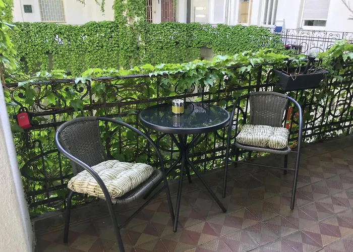 Beautiful Newly Refurbished Studio,fully Equipped Walking Distance To The Park Where Will Find The World Famous Szechenyi Thermal Bath Spa, Museums , And The Capital Circus , Ac, Smart Tv, High Speed Internet