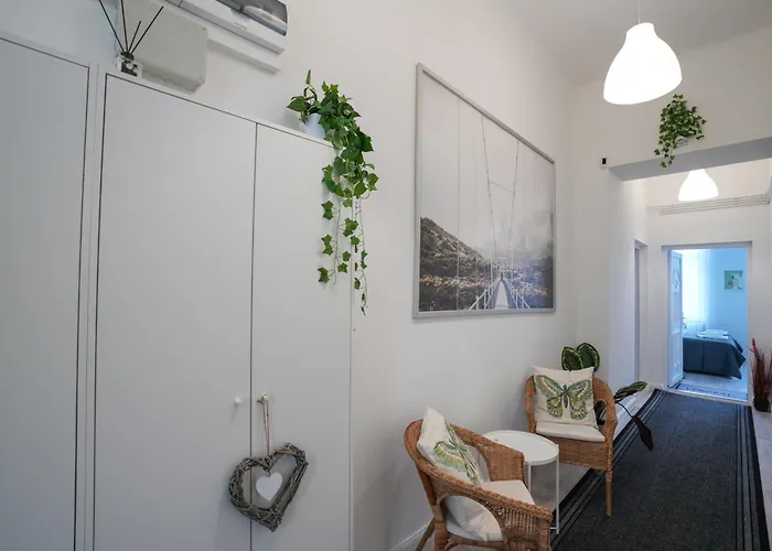 Beautiful Newly Refurbished Studio,fully Equipped Walking Distance To The Park Where Will Find The World Famous Szechenyi Thermal Bath Spa, Museums , And The Capital Circus , Ac, Smart Tv, High Speed Internet * 布达佩斯