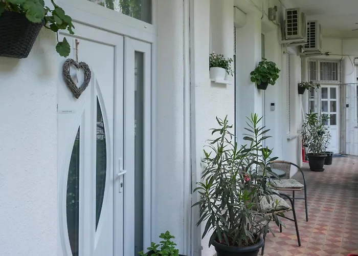 Beautiful Newly Refurbished Studio,fully Equipped Walking Distance To The Park Where Will Find The World Famous Szechenyi Thermal Bath Spa, Museums , And The Capital Circus , Ac, Smart Tv, High Speed Internet