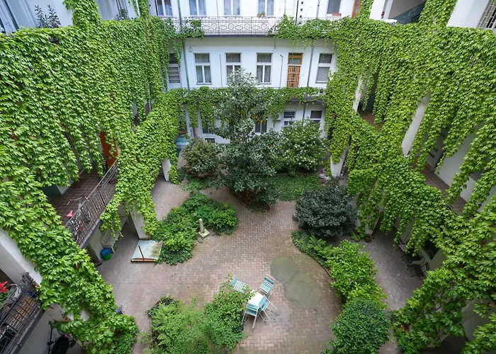 Beautiful Newly Refurbished Studio,fully Equipped Walking Distance To The Park Where Will Find The World Famous Szechenyi Thermal Bath Spa, Museums , And The Capital Circus , Ac, Smart Tv, High Speed Internet
